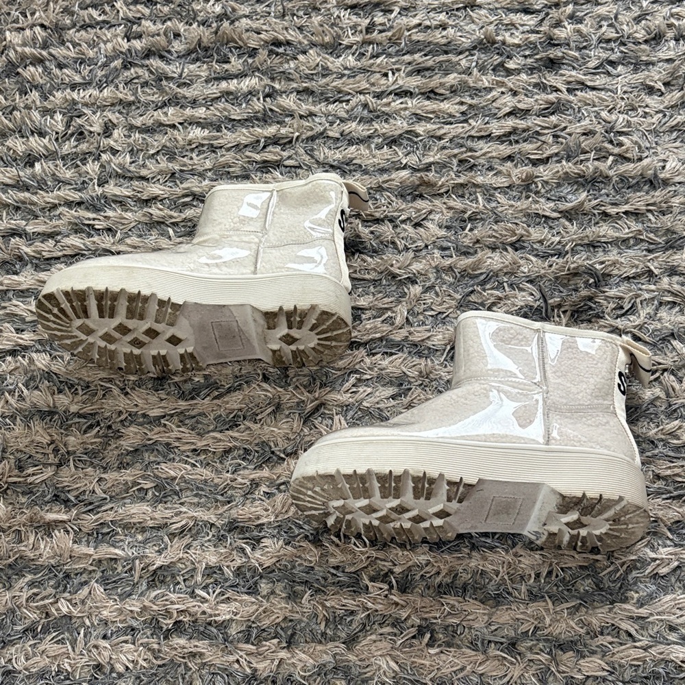 Steve Madden Darth Clear PVC Waterproof Sherpa Platform Boots Cream 6 - Picture 8 of 9